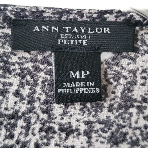 Women Ann Taylor Top Blouse MP Flowy Pleat Career Modern Lightweight Black White - Picture 4 of 14